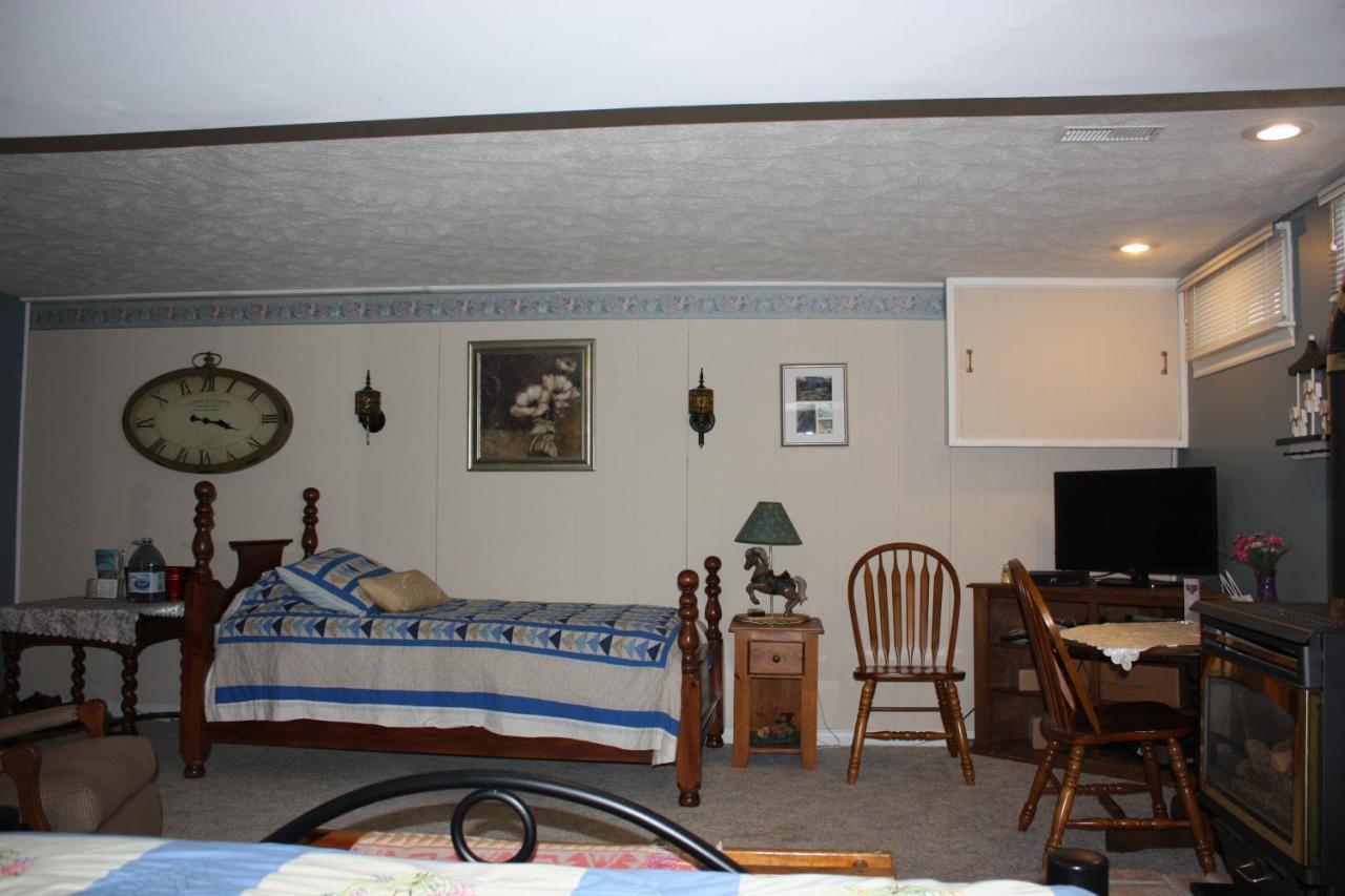 Cayuga Carrousel Bed & Breakfast الغرفة الصورة