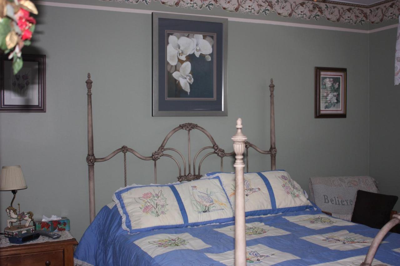 Cayuga Carrousel Bed & Breakfast الغرفة الصورة