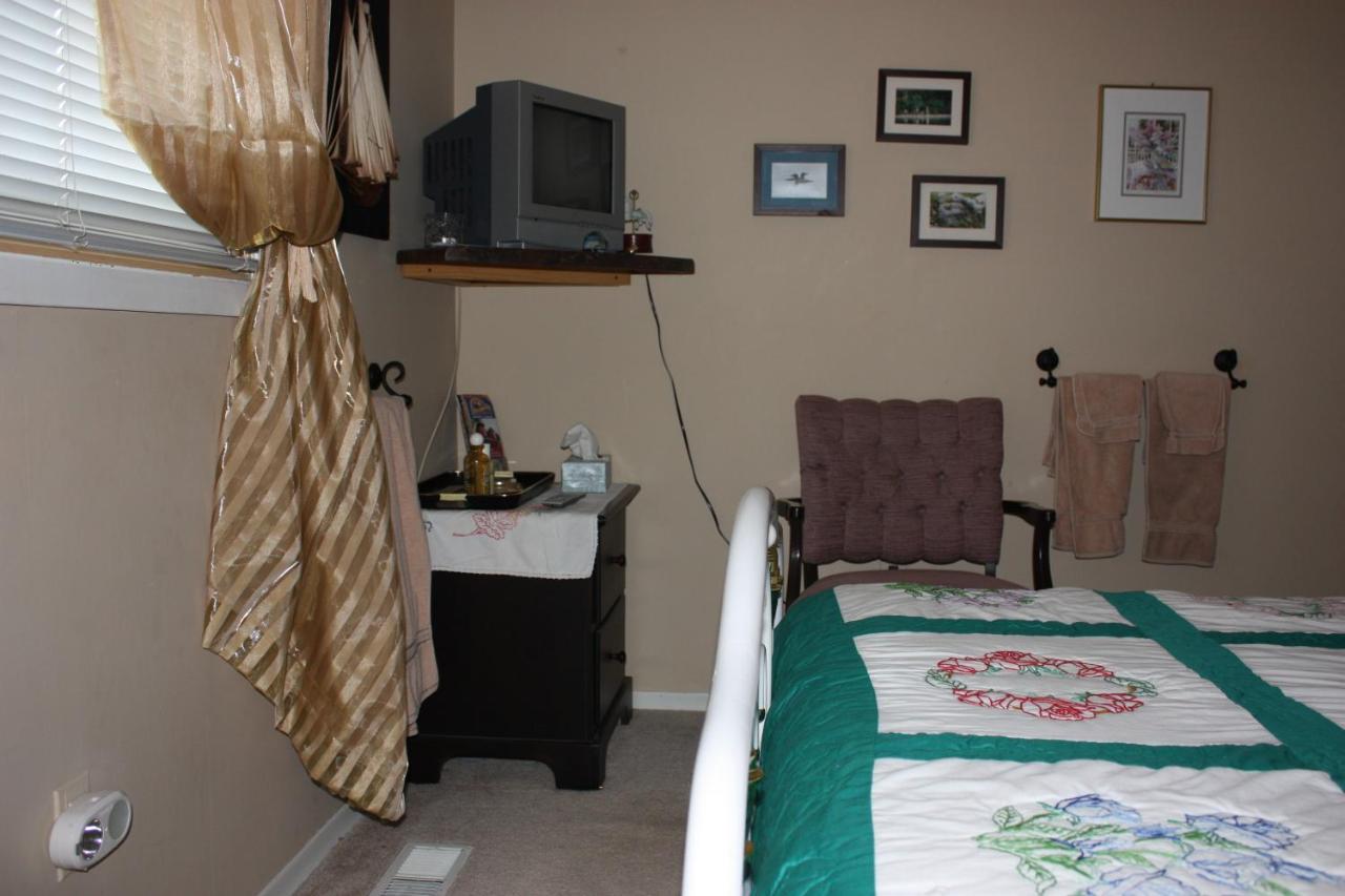 Cayuga Carrousel Bed & Breakfast الغرفة الصورة